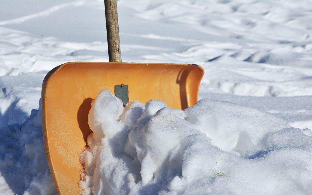 Lower Back Pain, Injuries, and Shovelling Snow Safely